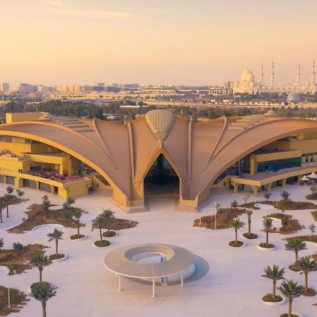 Erth Abu Dhabi Hotel Exterior photo