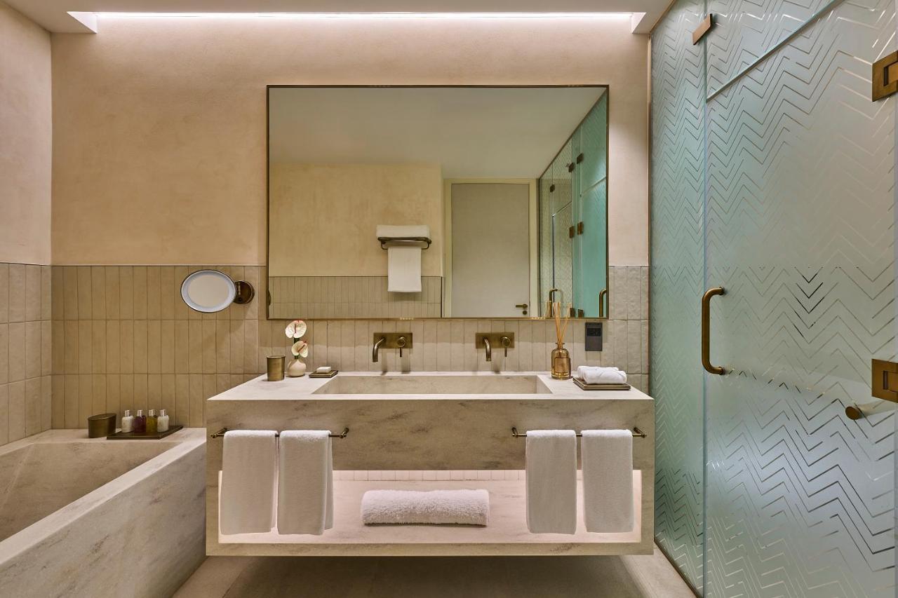 Erth Abu Dhabi Hotel Exterior photo